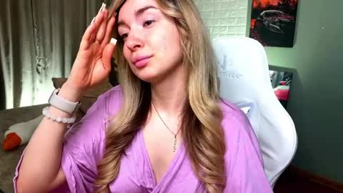 _crystal_moon_1 online show from 25, 3, 2026