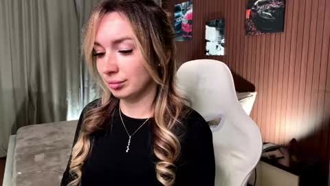 _crystal_moon_1 online show from 25, 4, 2026