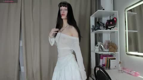 Snapshot of _darknessqueen_ chatting on 4, 12, 2025 Emilia online show from 4, 12, 2025