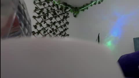 Dannia online show from 27, 1, 2025