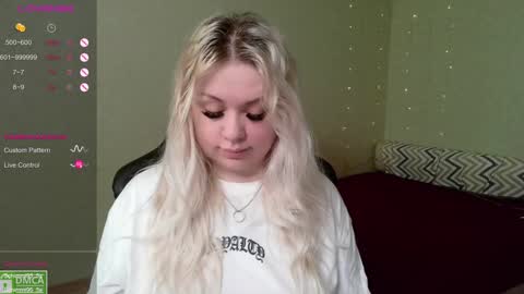 chloue and Gretta online show from 21, 12, 2024