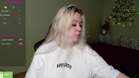 chloue and Gretta online show from 25, 12, 2024