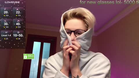 chloue and Gretta online show from 4, 1, 2025