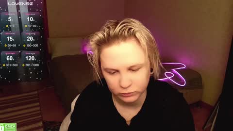 chloue and Gretta online show from 5, 1, 2025