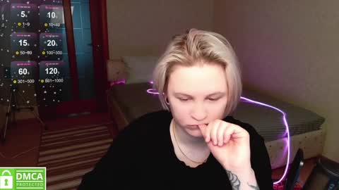 chloue and Gretta online show from 6, 1, 2025