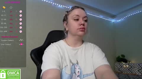 chloue and Gretta online show from 10, 2, 2025