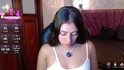 Snapshot of _emma_diamond_ chatting on 4, 11, 2025 Emma online show from 4, 11, 2025