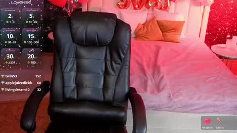 Snapshot of _f_r_a_u_ chatting on 8, 3, 2025 F R A U online show from 8, 3, 2025