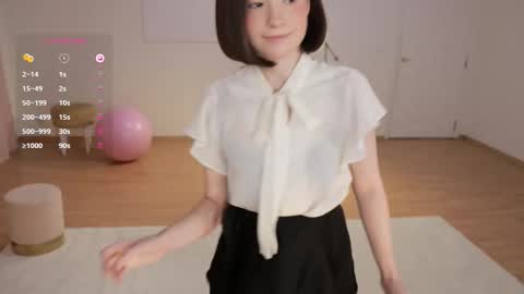 Essie  online show from 17, 9, 2025