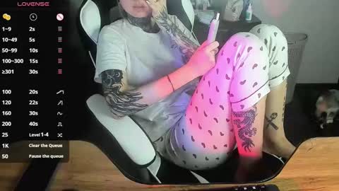 Snapshot of _feralberry__ chatting on 14, 12, 2024 Alis online show from 14, 12, 2024