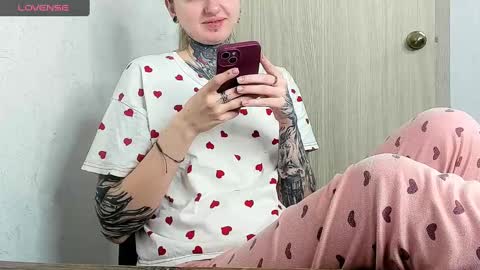 Snapshot of _feralberry__ chatting on 2, 3, 2025 Alis online show from 2, 3, 2025