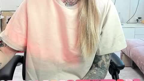 Snapshot of _feralberry__ chatting on 12, 9, 2025 Alis online show from 12, 9, 2025