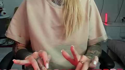 Snapshot of _feralberry__ chatting on 17, 9, 2025 Alis online show from 17, 9, 2025