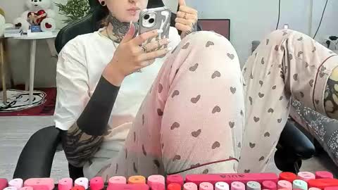 Snapshot of _feralberry__ chatting on 26, 9, 2025 Alis online show from 26, 9, 2025