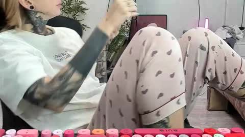 Snapshot of _feralberry__ chatting on 28, 9, 2025 Alis online show from 28, 9, 2025