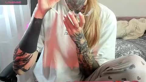 Snapshot of _feralberry__ chatting on 30, 9, 2025 Alis online show from 30, 9, 2025