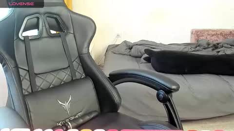 Snapshot of _feralberry__ chatting on 11, 10, 2025 Alis online show from 11, 10, 2025