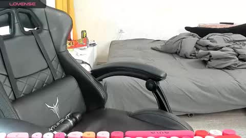 Snapshot of _feralberry__ chatting on 14, 10, 2025 Alis online show from 14, 10, 2025