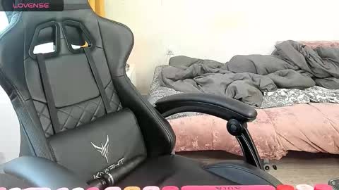 Snapshot of _feralberry__ chatting on 16, 10, 2025 Alis online show from 16, 10, 2025