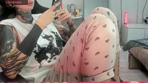 Snapshot of _feralberry__ chatting on 19, 10, 2025 Alis online show from 19, 10, 2025