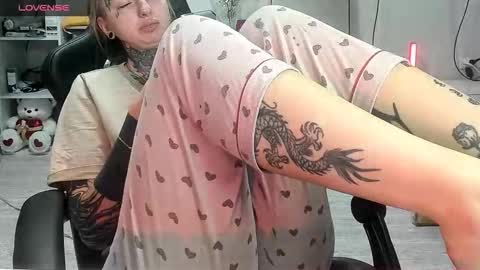 Snapshot of _feralberry__ chatting on 6, 11, 2025 Alis online show from 6, 11, 2025