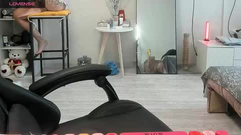 Snapshot of _feralberry__ chatting on 7, 11, 2025 Alis online show from 7, 11, 2025