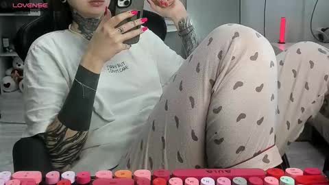 Snapshot of _feralberry__ chatting on 12, 11, 2025 Alis online show from 12, 11, 2025