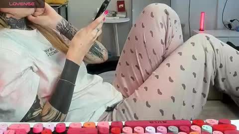 Snapshot of _feralberry__ chatting on 13, 11, 2025 Alis online show from 13, 11, 2025