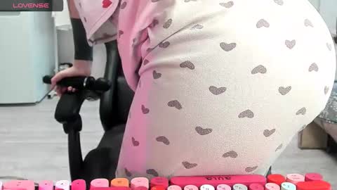 Snapshot of _feralberry__ chatting on 14, 12, 2025 Alis online show from 14, 12, 2025