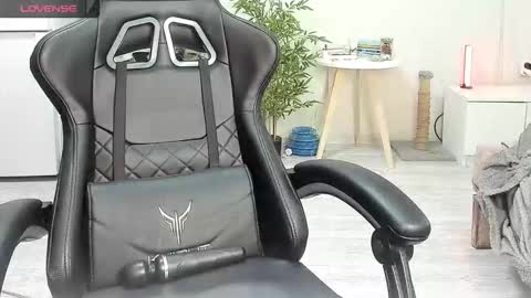 Snapshot of _feralberry__ chatting on 21, 12, 2025 Alis online show from 21, 12, 2025