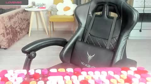 Snapshot of _feralberry__ chatting on 5, 3, 2026 Alis online show from 5, 3, 2026