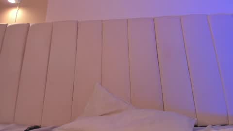 Snapshot of _frida_1 chatting on 5, 3, 2025 Frida online show from 5, 3, 2025