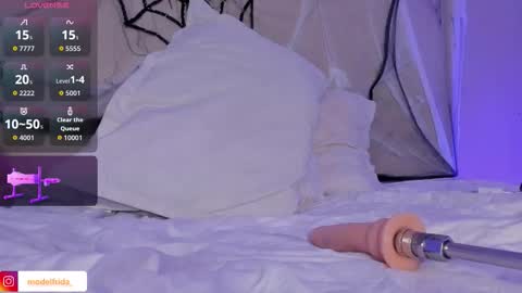 Snapshot of _frida_1 chatting on 24, 10, 2025 Frida online show from 24, 10, 2025