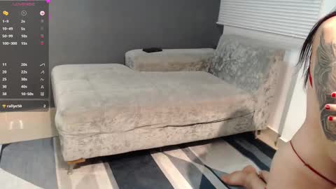 Laura  Juan online show from 12, 2, 2025