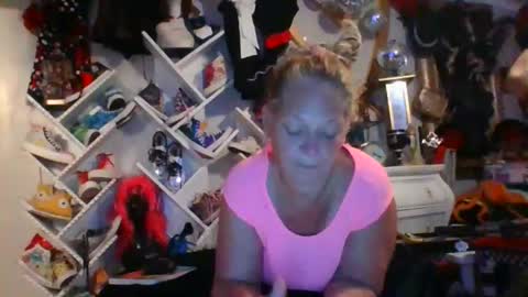 Snapshot of _hitgirly_ chatting on 7, 5, 2026 _hitgirly_ online show from 7, 5, 2026