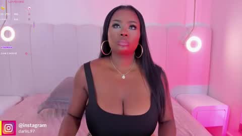 Snapshot of _huge_boobs_ebony chatting on 8, 9, 2025 Darlis online show from 8, 9, 2025