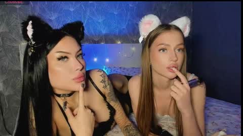 Jess blond and Leila brunette online show from 19, 4, 2026