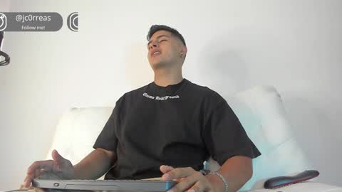 _juanes__ online show from 13, 12, 2024