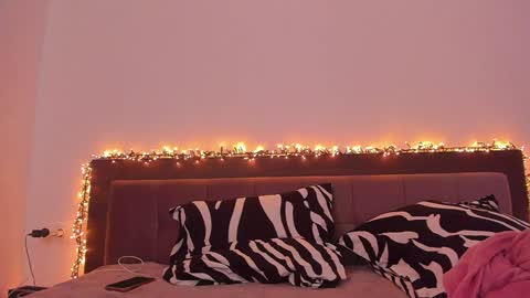 Snapshot of _just_a_simple_girl chatting on 15, 1, 2025 _just_a_simple_girl online show from 15, 1, 2025