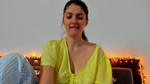 Snapshot of _just_a_simple_girl chatting on 16, 10, 2025 _just_a_simple_girl online show from 16, 10, 2025