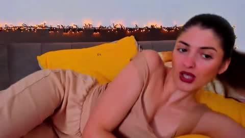 Snapshot of _just_a_simple_girl chatting on 13, 11, 2025 _just_a_simple_girl online show from 13, 11, 2025