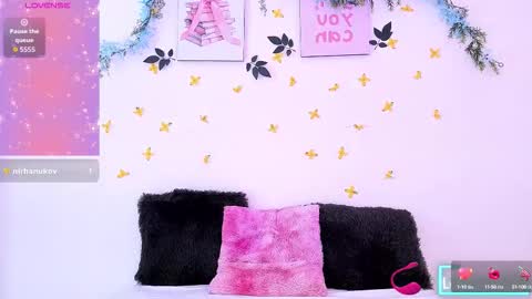 Snapshot of _karenestrada_ chatting on 8, 10, 2025 Karen online show from 8, 10, 2025