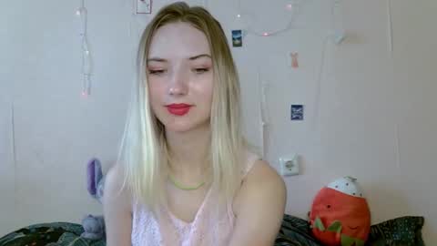 Snapshot of _kikiclark_ chatting on 17, 9, 2025 _kikiclark_ online show from 17, 9, 2025