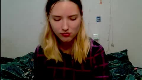 Snapshot of _kikiclark_ chatting on 5, 10, 2025 _kikiclark_ online show from 5, 10, 2025