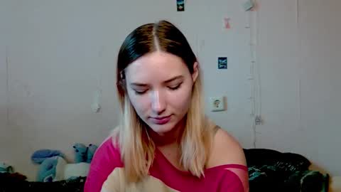 Snapshot of _kikiclark_ chatting on 12, 10, 2025 _kikiclark_ online show from 12, 10, 2025