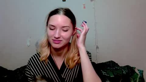 Snapshot of _kikiclark_ chatting on 15, 10, 2025 _kikiclark_ online show from 15, 10, 2025