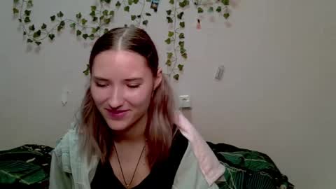 Snapshot of _kikiclark_ chatting on 25, 10, 2025 _kikiclark_ online show from 25, 10, 2025