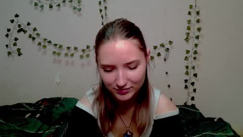 Snapshot of _kikiclark_ chatting on 8, 11, 2025 _kikiclark_ online show from 8, 11, 2025