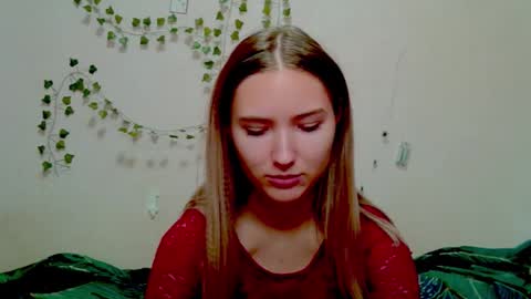 Snapshot of _kikiclark_ chatting on 20, 11, 2025 _kikiclark_ online show from 20, 11, 2025