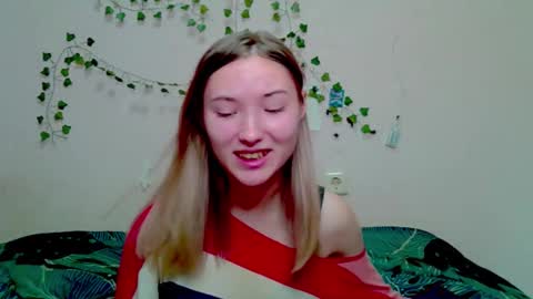 Snapshot of _kikiclark_ chatting on 26, 11, 2025 _kikiclark_ online show from 26, 11, 2025